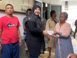 BRI BO Karawang Gelar “Jumat Berkah”, Salurkan Bantuan Makanan bagi Warga Terdampak Banjir