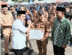 H.Margono A.Md Ketua APDESI Kabupaten Karawang Raih Penghargaan Anugerah Pajak Daerah tahun 2025.