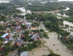 ” Air Terus Naik ” Warga Ceritakan Banjir 2 Meter Di Desa Labansari Bekasi ‎