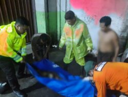 Pengendara Tewas Usai Terjatuh di Jalan Tergenang Air Kali Malang Bekasi
