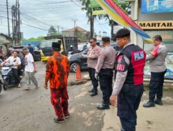 Polsek Serang Baru Bersama TNI dan Elemen Masyarakat Gelar Karya Bakti, Bersihkan Lingkungan dan Tambal Jalan Rusak