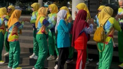 Hangat dan Haru, Komunitas Jantung Sehat Karawang Gelar Mushofahah di Senam Terakhir Ramadan