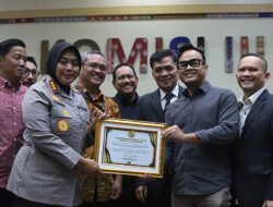 Berhasil Tuntaskan Konflik Warga Vasana Neo Vasana, Kapolres Metro Bekasi Terima Penghargaan Dari Komisi III DPR RI