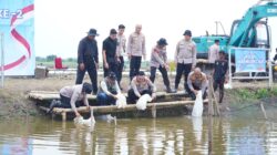 Wakapolda Metro Jaya Pimpin Aksi Nyata, Ribuan Benih Ikan dan Ternak Disalurkan di Bekasi